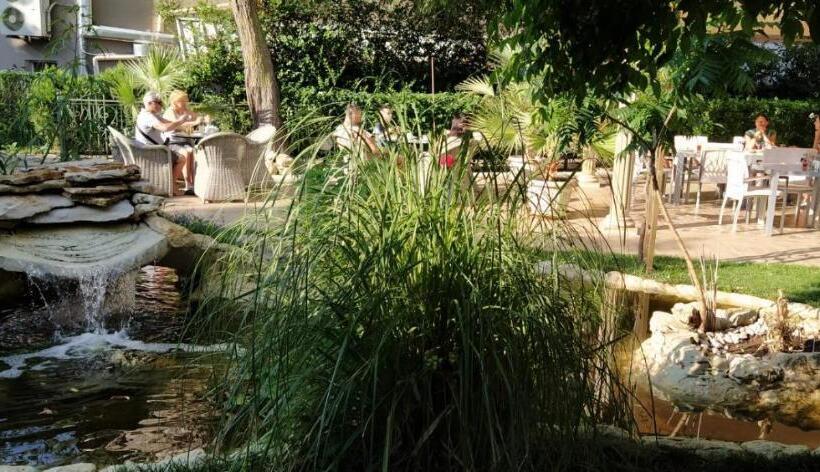 اتاق استاندارد با چشم‌انداز دریا, Shipka Beach