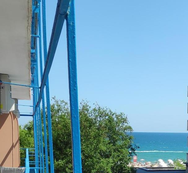 اتاق اقتصادی با چشم‌انداز دریا, Shipka Beach