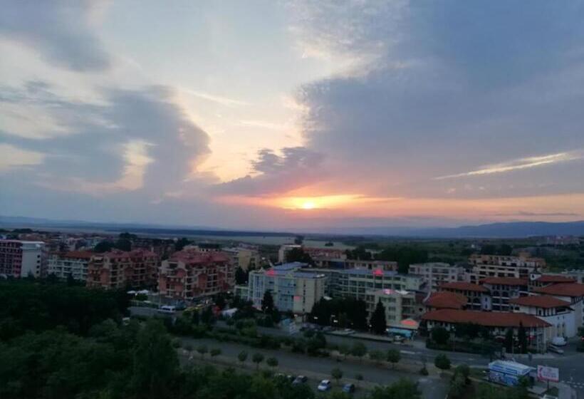 اتاق استاندارد سه نفره, Shipka Beach