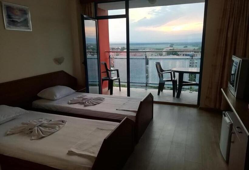 اتاق استاندارد سه نفره, Shipka Beach