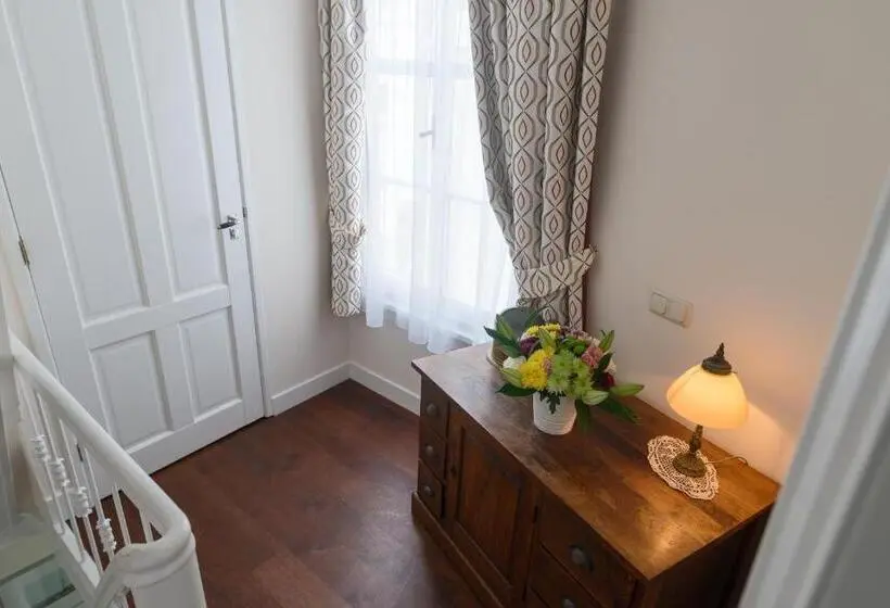 سوئیت جونیور با چشم‌انداز, Keizershouse Amsterdam