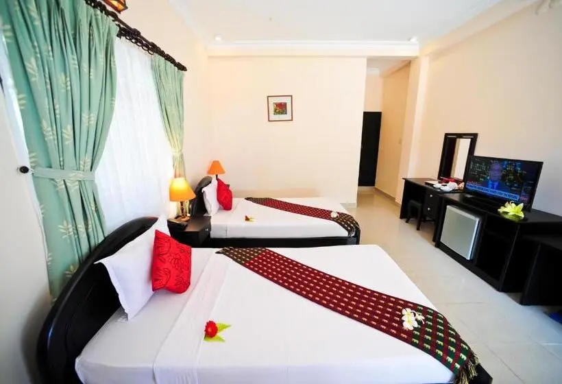 اتاق استاندارد سه تخته با چشمانداز باغ, Four Oceans Beach Resort Bon Bien Mui Ne