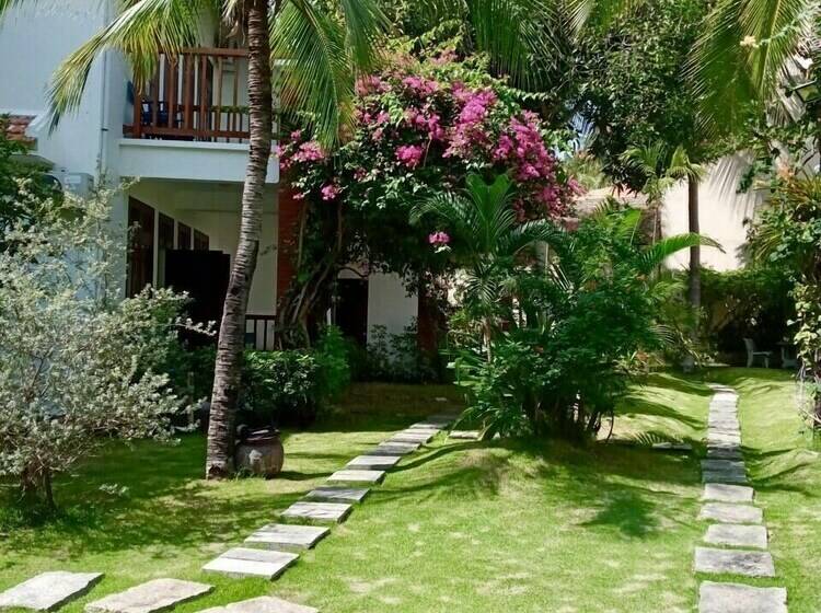 اتاق سوپریور با چشم‌انداز باغ, Four Oceans Beach Resort   Bon Bien Mui Ne