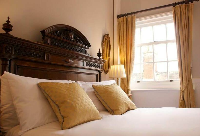 غرفة سوبيريور, Chantry