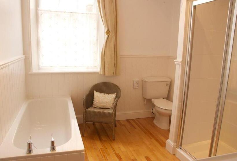 غرفة سوبيريور, Chantry