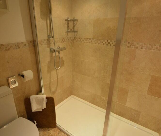 غرفة ديلوكس, Chantry