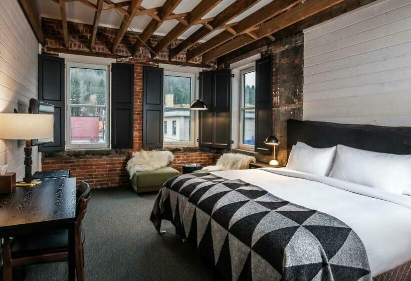 חדר סטנדרט עם מיטת קינג, Eleven Revelstoke Lodge