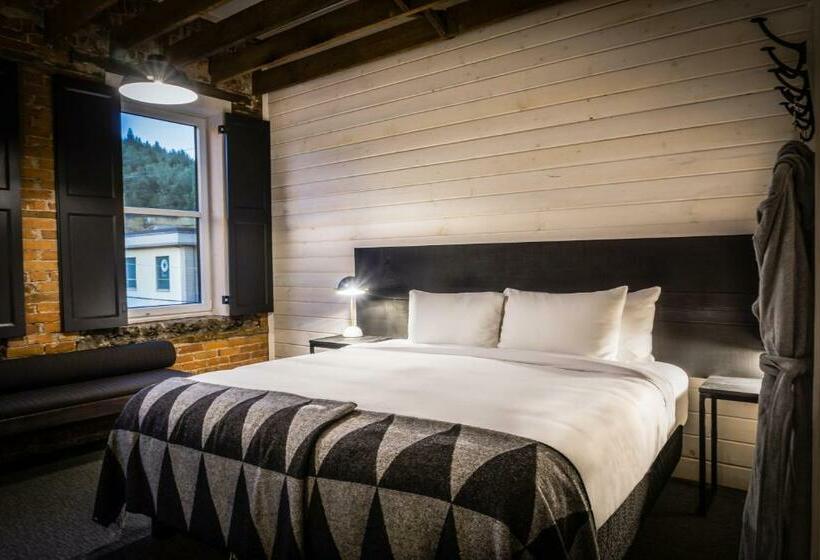 غرفة قياسية سرير كينج, Eleven Revelstoke Lodge