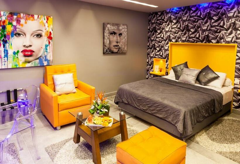 اتاق لوکس, Le Wafou