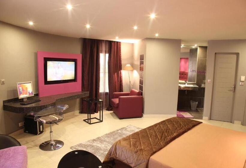 اتاق کلاب, Le Wafou