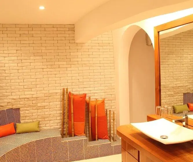 اتاق لوکس, Le Wafou