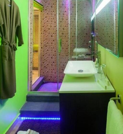 اتاق کلاب, Le Wafou
