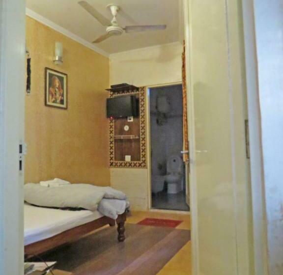 이코노미 싱글 룸, Rangoli