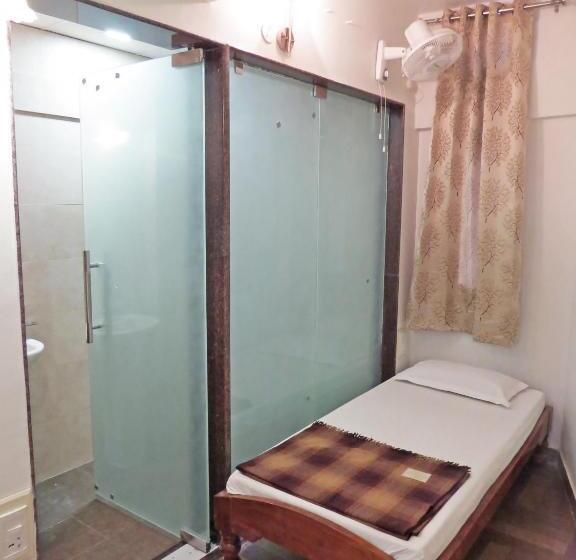 이코노미 싱글 룸, Rangoli