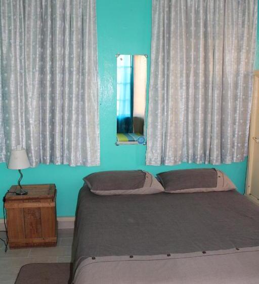 اتاق کلاسیک سه تخته, Element Riders Place Backpackers