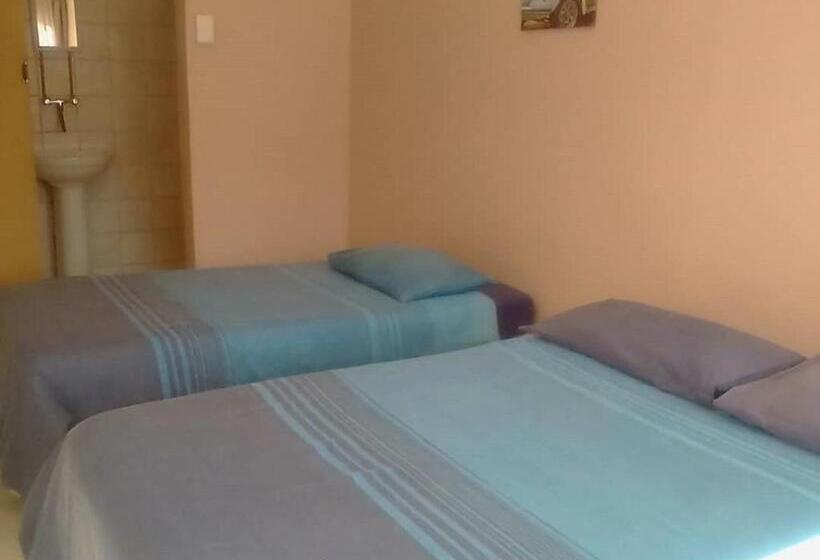 اتاق استاندارد سه نفره, Element Riders Place Backpackers