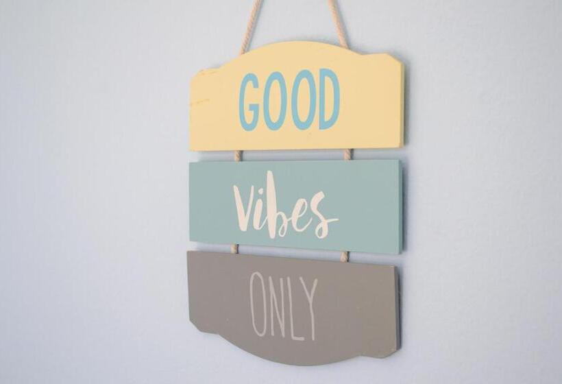 اتاق استاندارد سه تخته با سرویس بهداشتی مشترک, Element Riders Place Backpackers