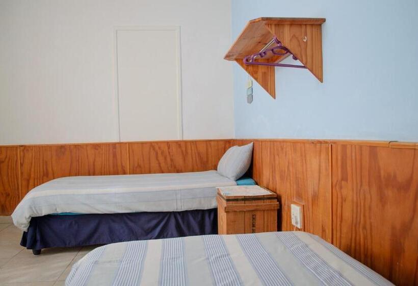 اتاق استاندارد سه تخته با سرویس بهداشتی مشترک, Element Riders Place Backpackers