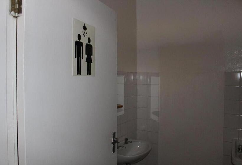 اتاق استاندارد سه تخته با سرویس بهداشتی مشترک, Element Riders Place Backpackers