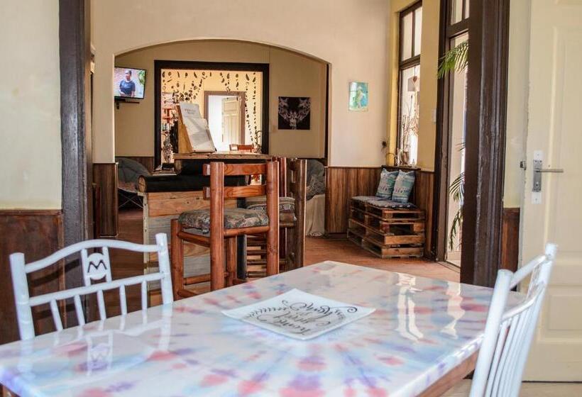 اتاق کلاسیک سه تخته, Element Riders Place Backpackers