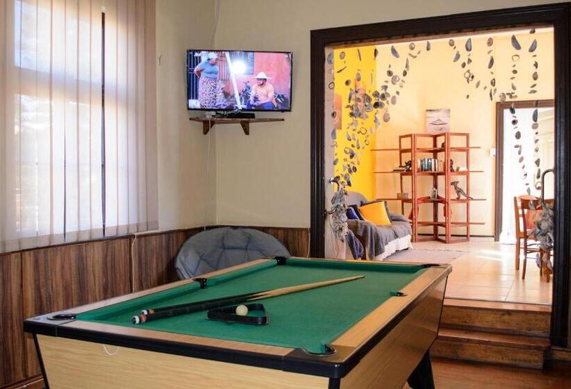 اتاق کلاسیک سه تخته, Element Riders Place Backpackers