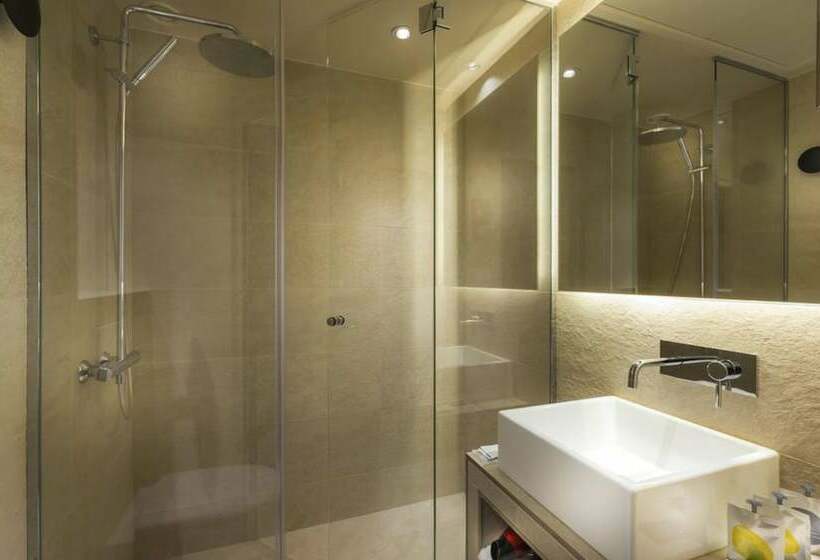 חדר דלוקס, Andrea