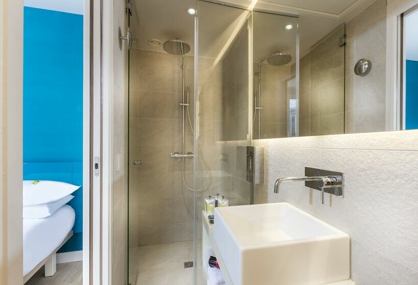 חדר דלוקס, Andrea