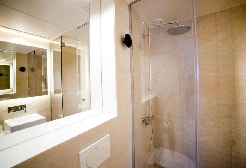 חדר סטנדרט, Andrea