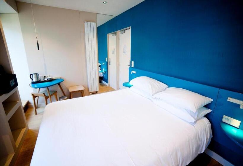 חדר סופריור, Andrea