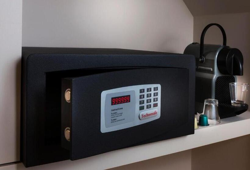 اتاق استاندارد سه تخته با بالکن, Andrea