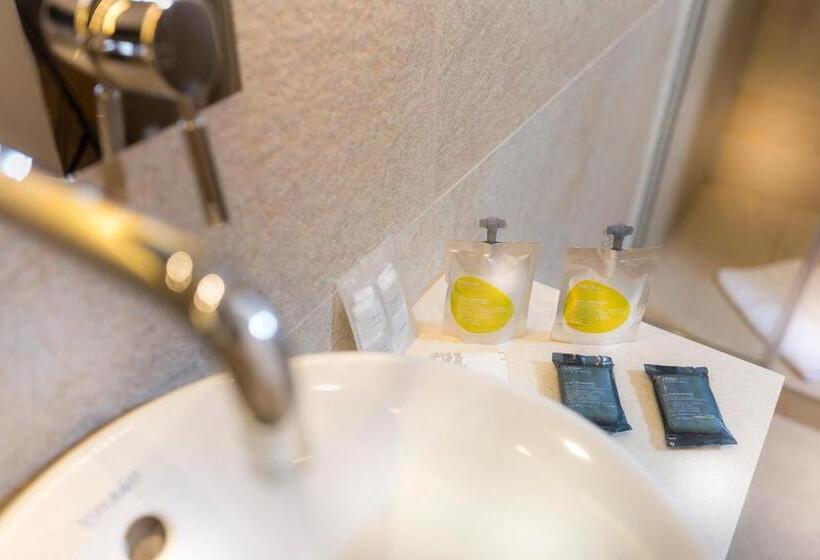 חדר סטנדרט, Andrea