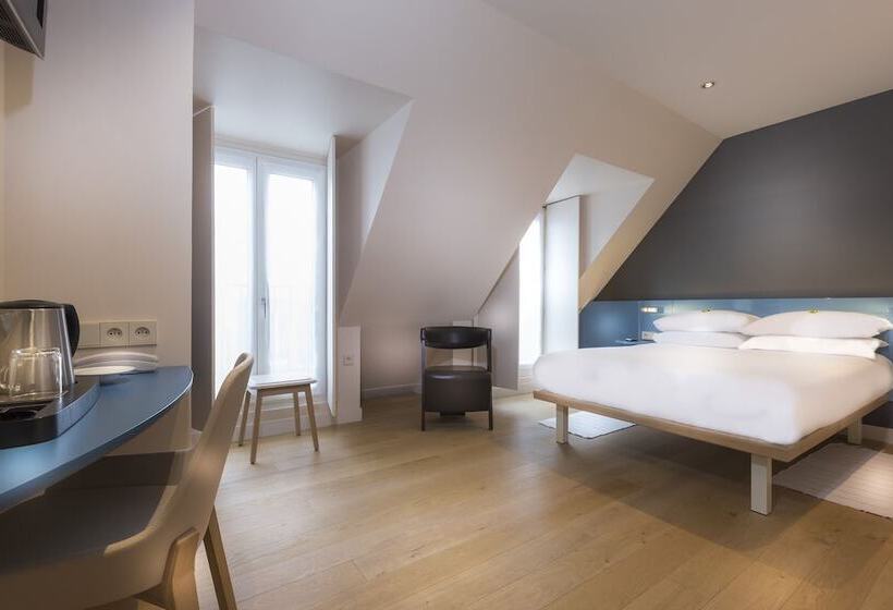 اتاق لوکس با بالکن, Andrea