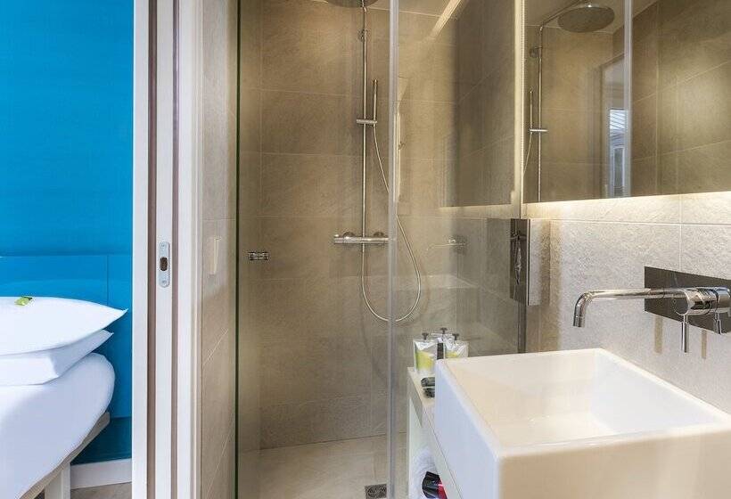 חדר סופריור, Andrea