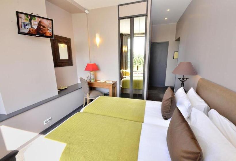 Comfort room with garden view, Auberge Du Château Bleu