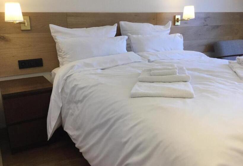 חדר דלוקס, Dharma City