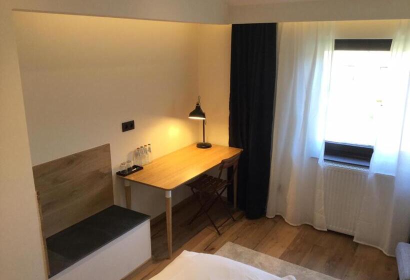 חדר דלוקס, Dharma City