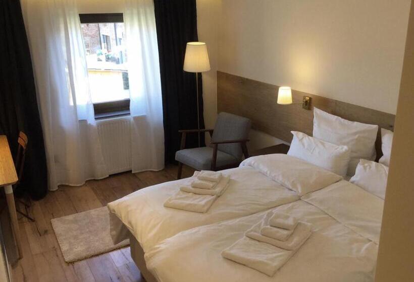 Номер Deluxe, Dharma City