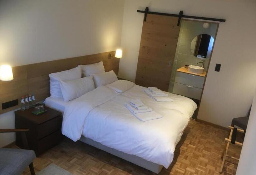 חדר דלוקס, Dharma City