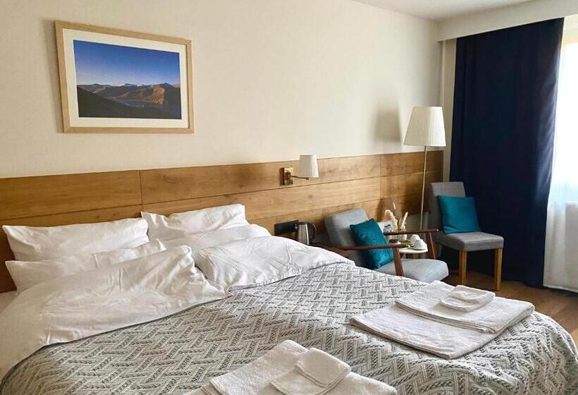 חדר דלוקס, Dharma City