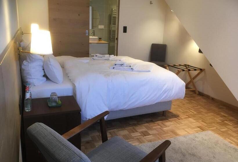 חדר דלוקס, Dharma City