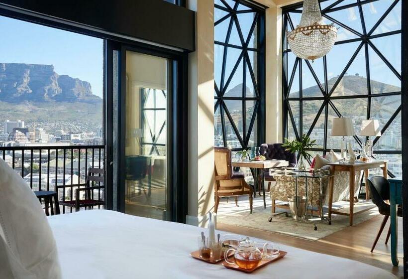 スーペリアールーム, The Silo