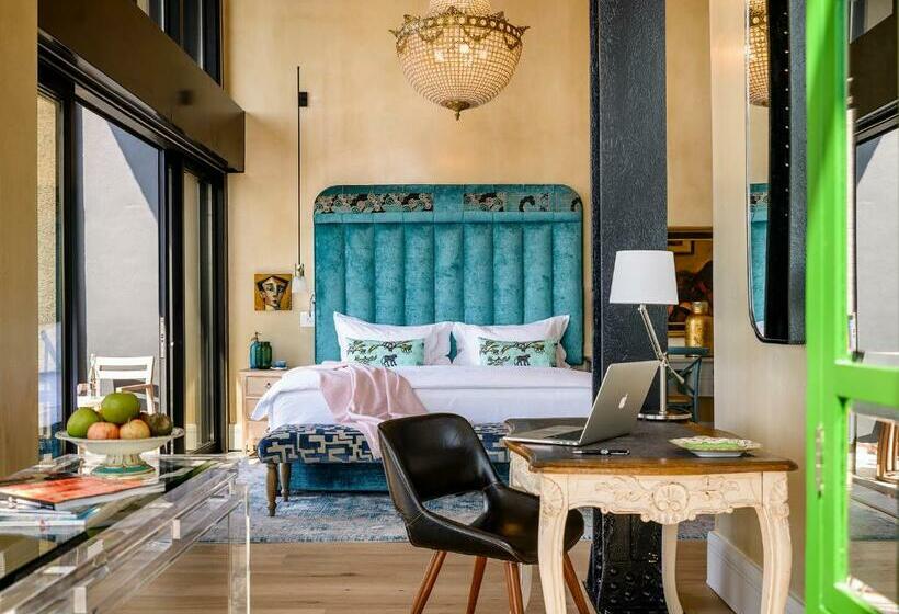 スーペリアールーム, The Silo