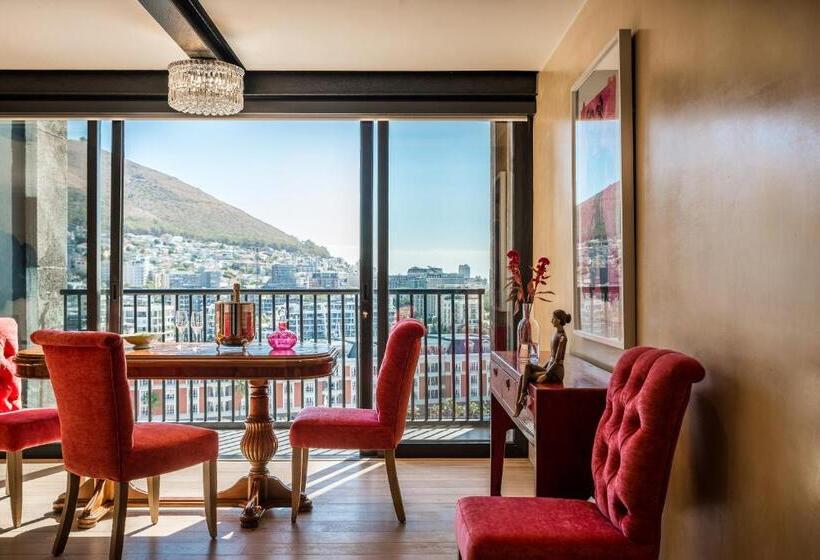 スーペリアースイート, The Silo