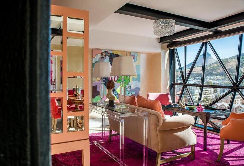 スーペリアースイート, The Silo