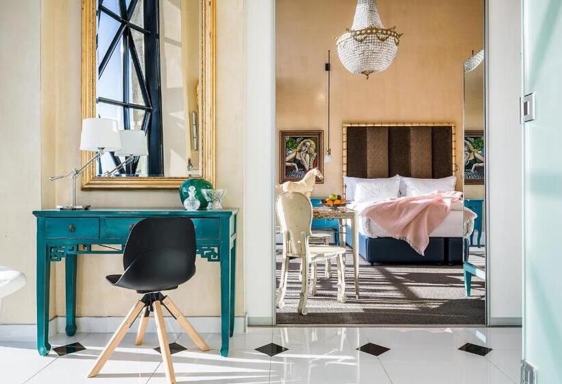 スタンダードルーム, The Silo