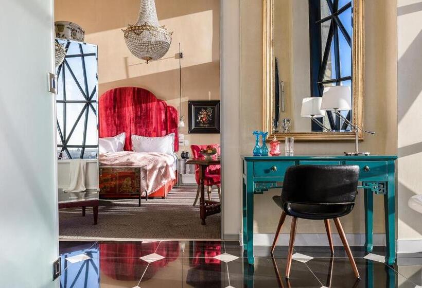 スタンダードルーム, The Silo