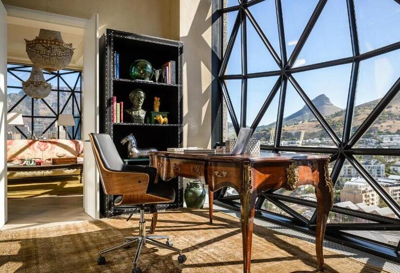 ペントハウスルーム, The Silo