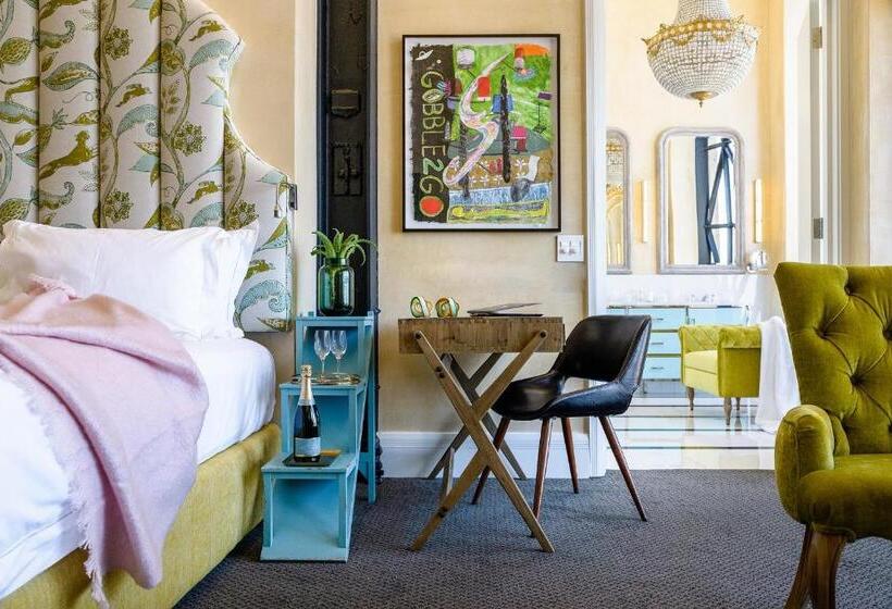 デラックスルーム, The Silo