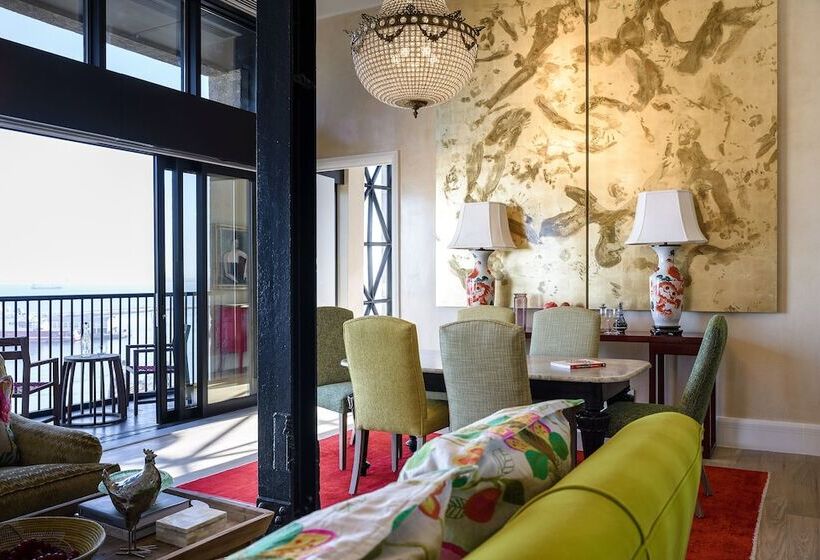 スタンダードルーム, The Silo