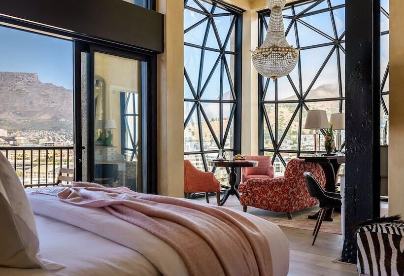 デラックスルーム, The Silo